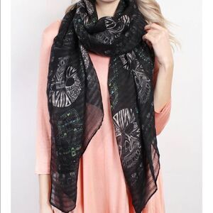 Riah sugar skull scarf